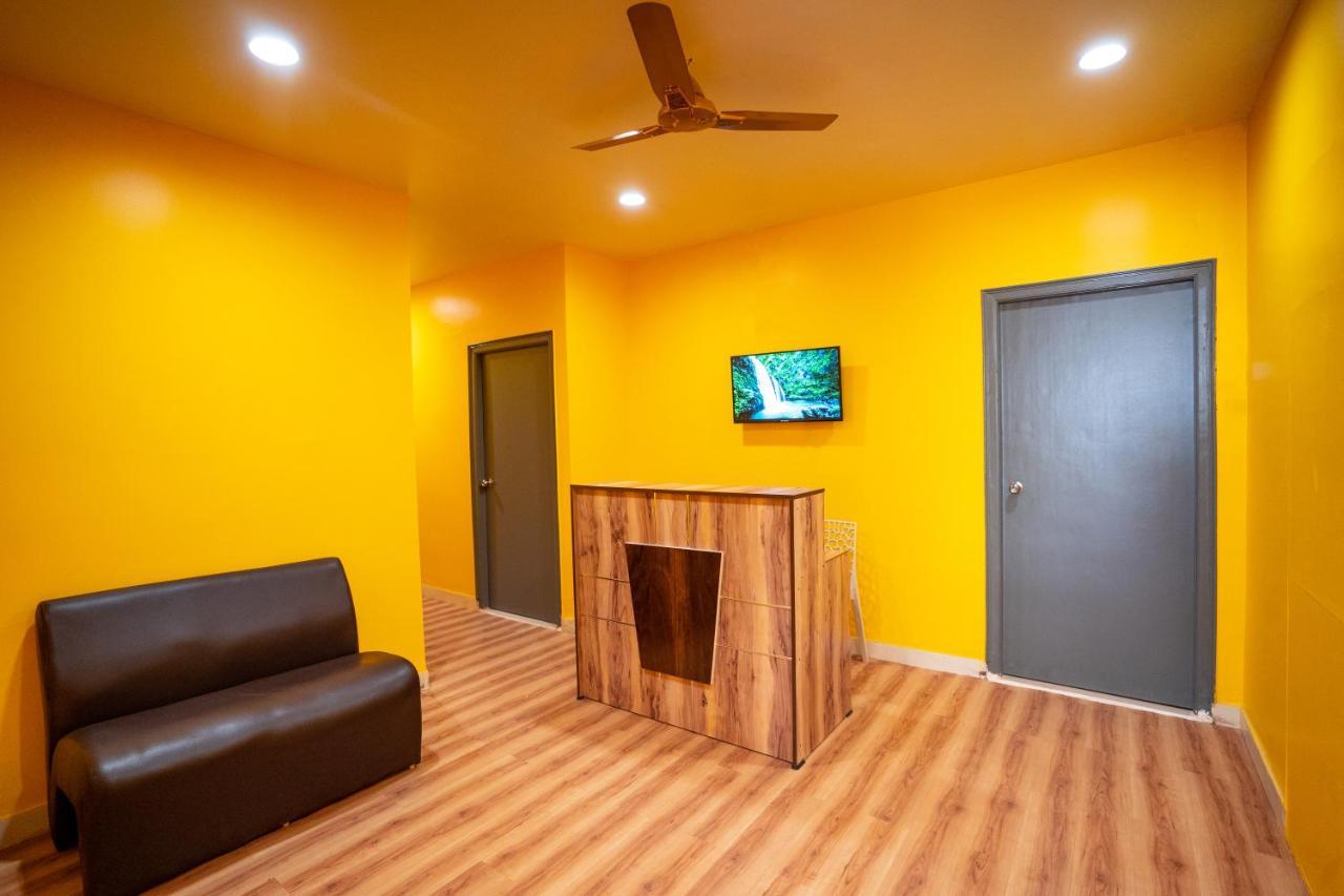 Yellow Bells Signature Hitec City Haiderabad Buitenkant foto